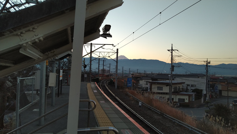 JR善光寺駅から眺めた早朝の富士山