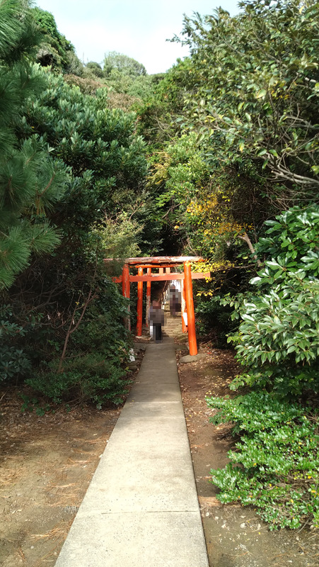 日御碕神社境内に坐す『稲荷社』の赤鳥居