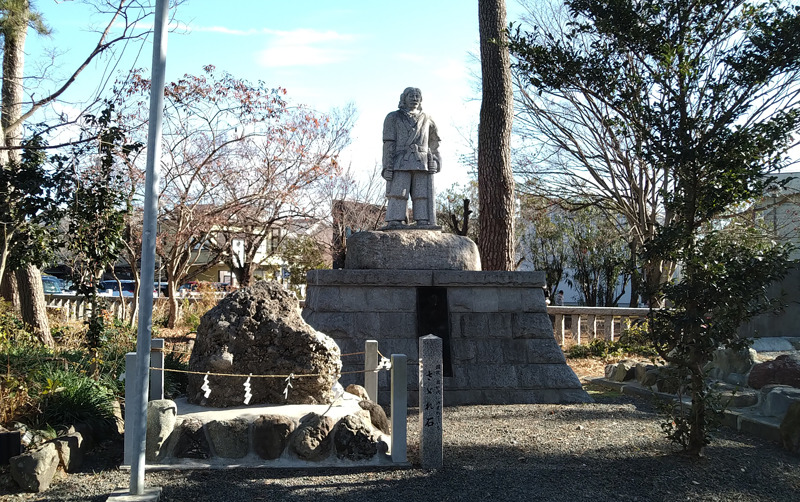 『焼津神社』境内のヤマトタケル像