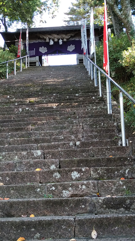 『塩冶神社』の石階段