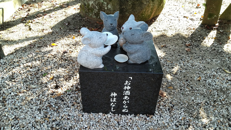 万九千神社境内で見たねずみ像②